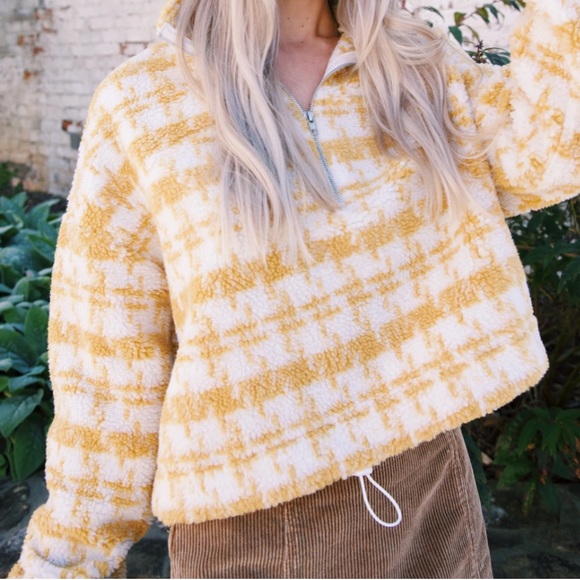 North & Main Jackets & Blazers - YELLOW SHERPA QUARTERZIP